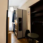 Fivehostel Hostel *
