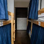 Fivehostel *