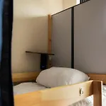 Fivehostel Hostel *