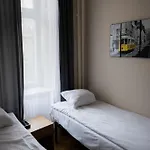 Fivehostel *