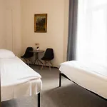 Fivehostel