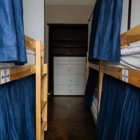 Fivehostel *