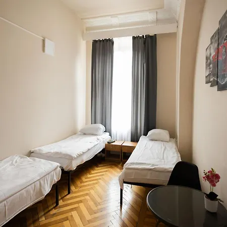 Fivehostel *