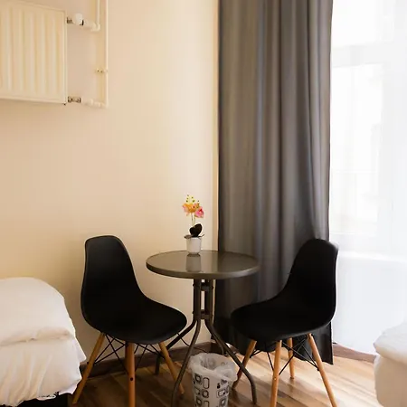 Fivehostel
