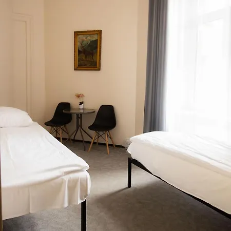 Fivehostel